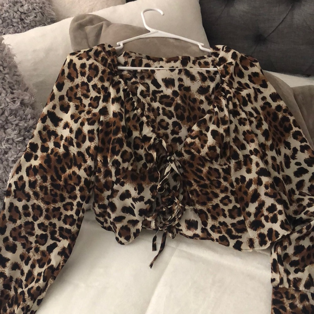 Cheetah 3 ties in front balloon sleeve top